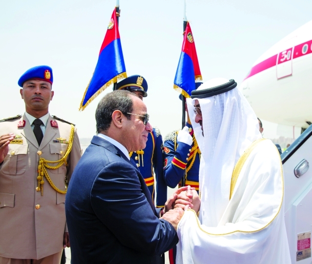 "■ محمد بن زايد مصافحاً السيسي لدى وصوله إلى القاهرة | وام"