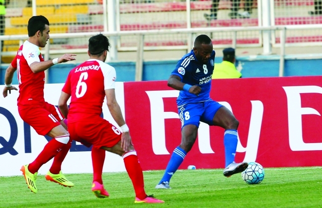"■ كيمبو والنصر يعبران بسلام محطة تراكتور | تصوير- عاطف الغمري"