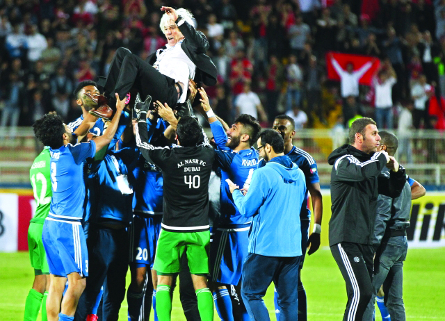 "■ اللاعبون يحملون يوفانوفيتش على الأعناق | البيان"