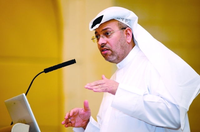 "■ أسامة آل رحمة متحدثاً إلى الجمعية العمومية"