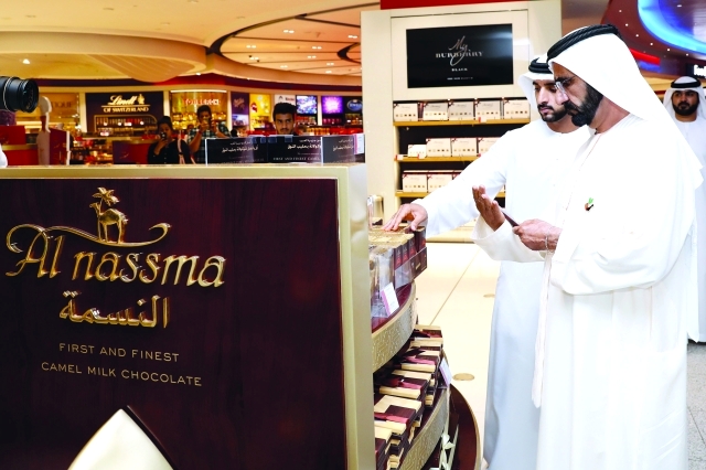 "■ مكتوم وأحمد ومنصور بن محمد وسعيد بن مكتوم والسبوسي أثناء الجولة"