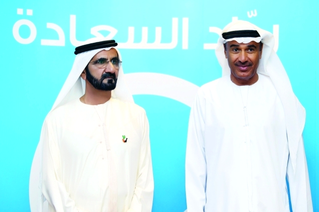 "ومكرماً حسين لوتاه عن بلدية دبي"