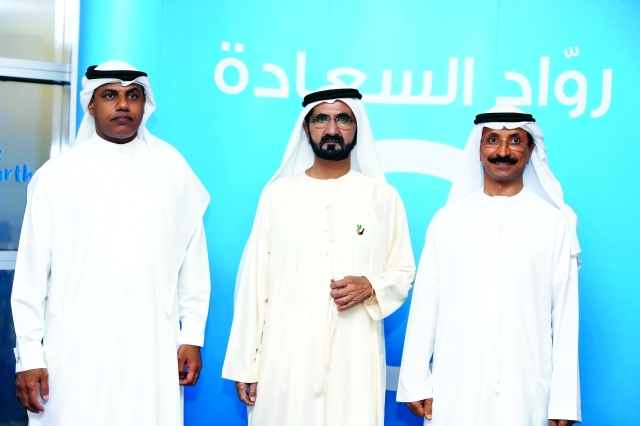 "محمد بن راشد مكرماً سلطان بن سليم وأحمد محبوب عن جمارك دبي"