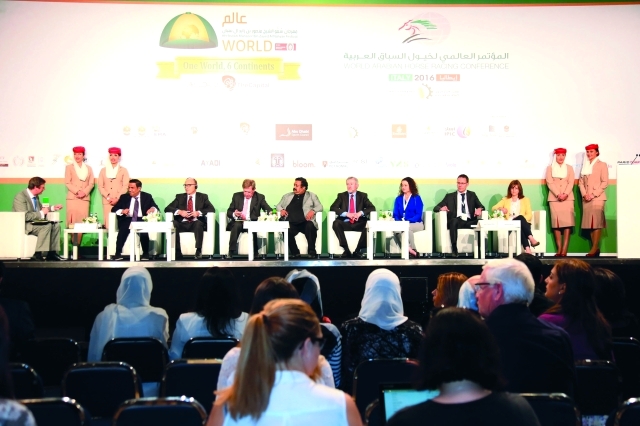 "■ المتحدثون في جلسة محور الإعلام | تصوير - مرهف العساف"