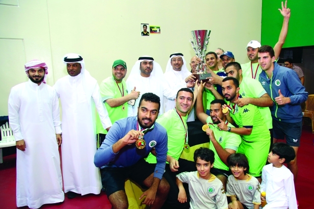 "■ الهاجري يتوج الشباب بكأس رئيس الدولة | تصوير: موهان"