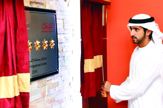 "■ ولي عهد دبي يزيح الستار عن أول لوحة 6 نجوم على مستوى الإمارات"