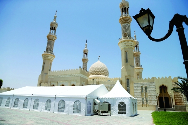 "■ إحدى الخيم الرمضانية لإطعام الصائمين  |  تصوير: حنيف"
