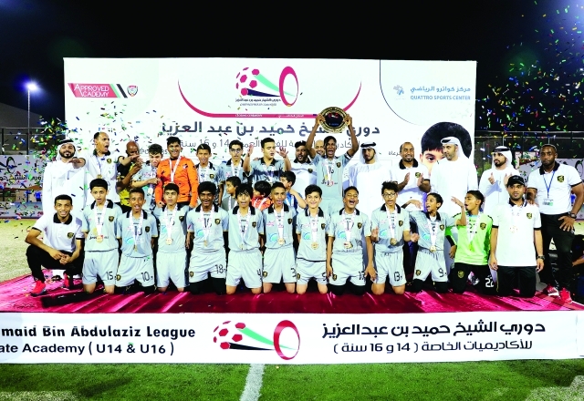 "■ الفريق البطل على منصة التتويج | البيان"