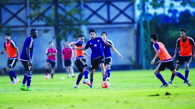 "■ من تدريبات المنتخب في الملعب الفرعي لنادي بانكوك غلاس | تصوير: هشام تيكنوين"
