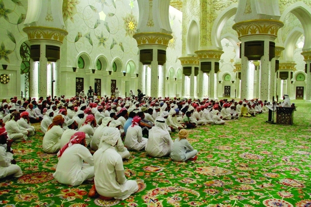 "خلال أحد الدروس في جامع الشيخ زايد ــ من المصدر"