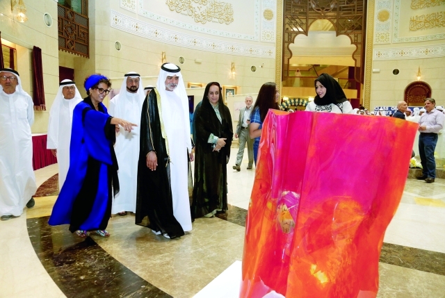 "■ نهيان بن مبارك وسلطان السويدي وعبد الغفار حسين وفاطمة لوتاه ورفيعة غباش في المعرض"