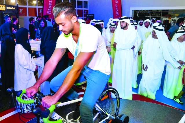 "■ أحمد بن محمد يزور جناح هيئة الصحة في دورة «ناس» | تصوير ـ محمد هشام"