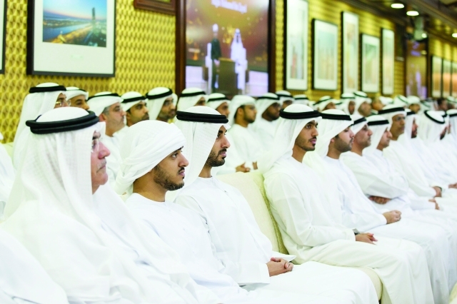 "■ زايد وحمدان بن محمد بن زايد والحضور أثناء المجلس"