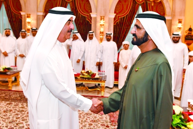 "■ محمد بن راشد يتقبل تهاني سعود المعلا"