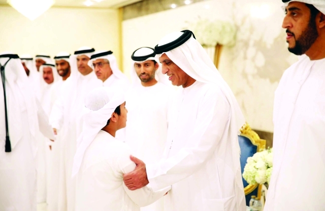 "سعود بن صقر متقبلاً التهاني بالشهر الفضيل بحضور سهيل المزروعي ومحمد صالح"