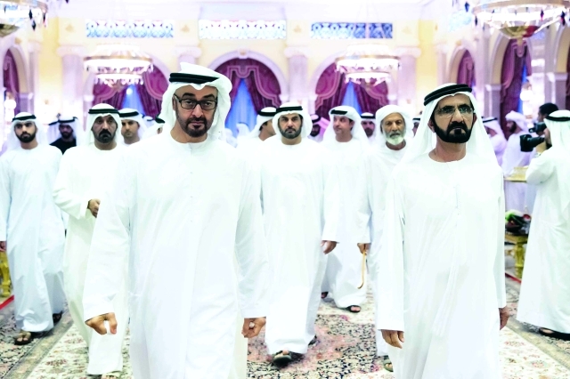 "■ محمد بن راشد ومحمد بن زايد خلال اللقاء بحضور هزاع بن زايد وأحمد بن سعيد ومنصور بن محمد"