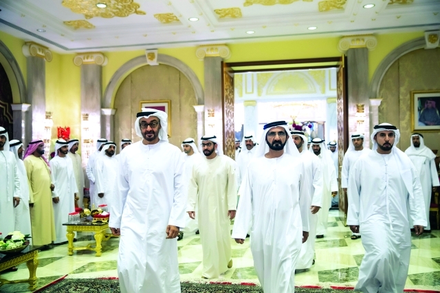 "■ محمد بن راشد ومحمد بن زايد خلال اللقاء بحضور حمدان بن زايد ومنصور بن محمد وسلطان السبوسي | تصوير: محمد هشام وخليفة عيسى ووام"