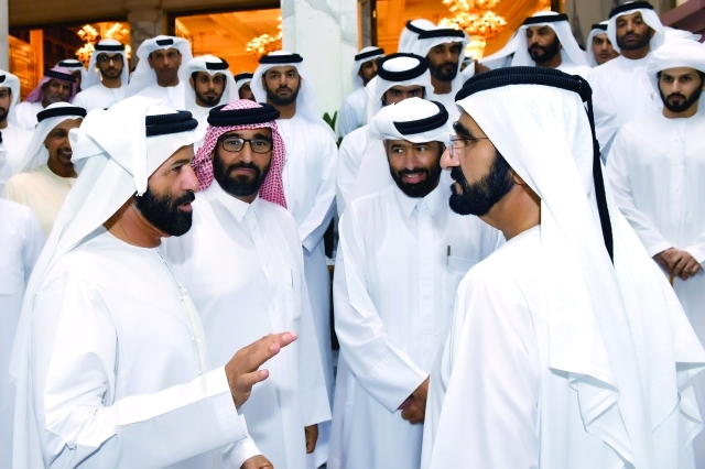 "■ محمد بن راشد في حديث مع جموع المواطنين"