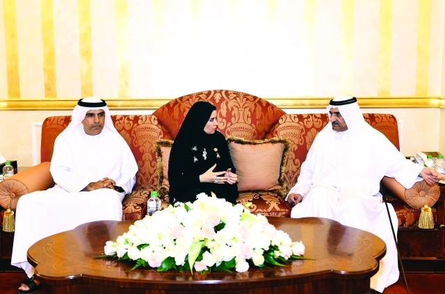 "■ حمد الشرقي خلال لقائه أمل القبيسي"