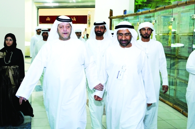 "■ سعيد بن طحنون متفقداً منافسات البولينغ | البيان"