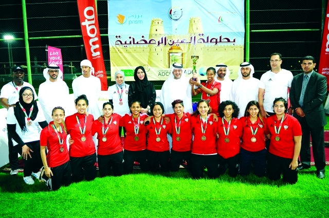 "■ سعيد بن طحنون يتوج فريق رويال | البيان"