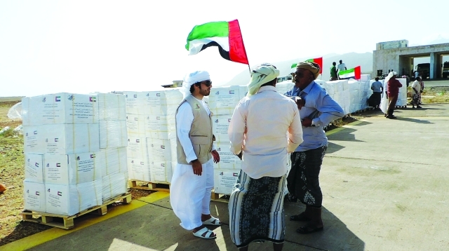 "جانب من المساعدات الإماراتية إلى سقطرى"