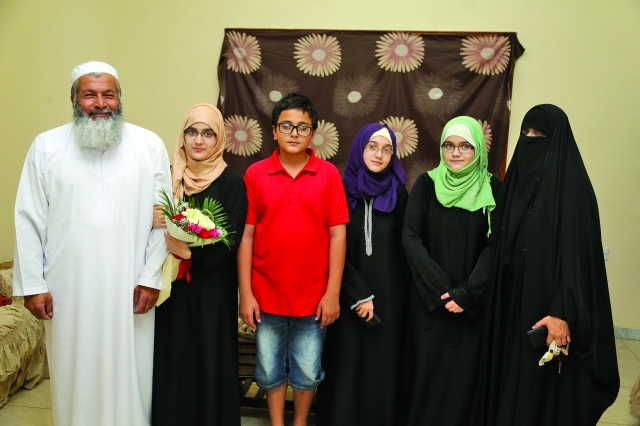 "هاجر أحمد مع أسرتها"