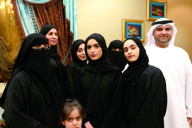 "ميثاء علي وأسرتها"
