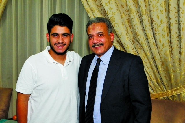 "محمود عبدالهادي ووالده"