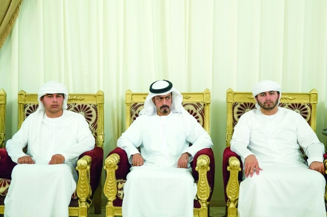 "■ خليفة بن طحنون بن محمد خلال العزاء"