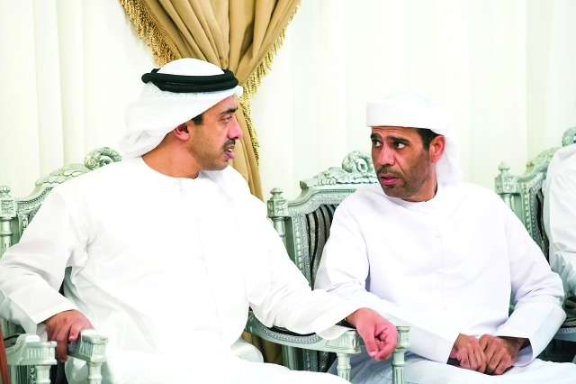 "■ عبد الله بن زايد خلال عزاء الشهيد اليماحي"