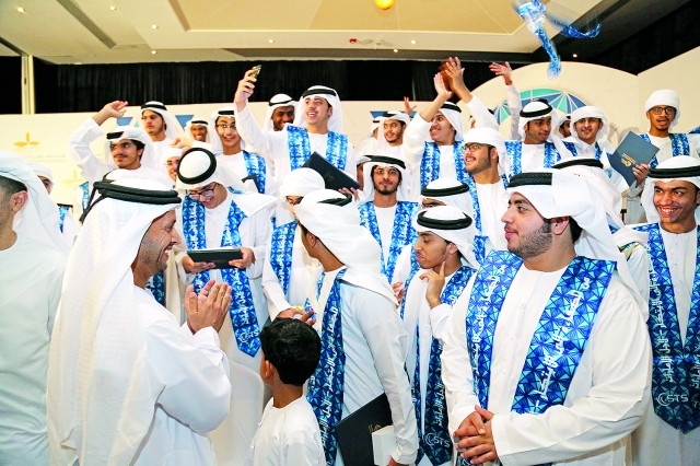 "مبارك الشامسي يشارك في فرحة نخبة من الخريجين"