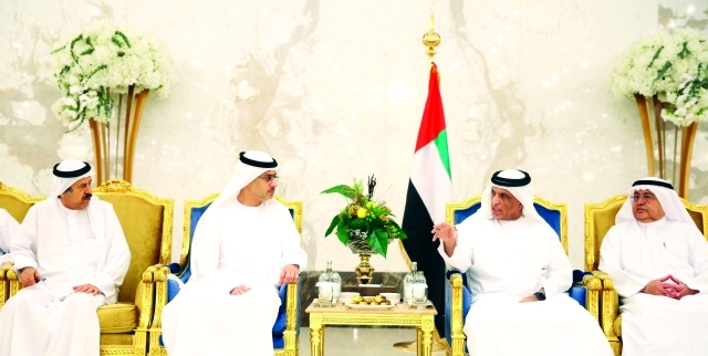"■ سعود بن صقر مستقبلاً المهنئين بالشهر الفضيل"