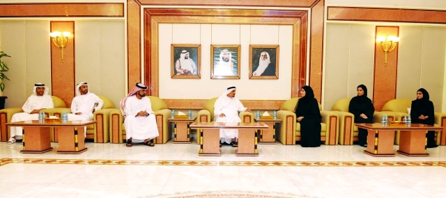 "■ حميد النعيمي بحضور عمار بن حميد خلال استقبال المهنئين"