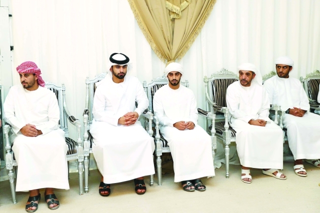 "■ منصور بن محمد خلال تقديم العزاء في الشهيد عبد الله اليماحي"
