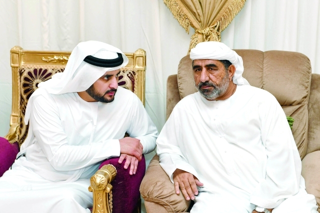 "■ مكتوم بن محمد خلال أداء واجب العزاء في شهيد الوطن أحمد الزيودي"