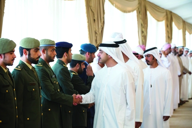 "■ عبد الله بن زايد وخليفة بن طحنون يقدمان العزاء في الشهيد علي الكعبي"