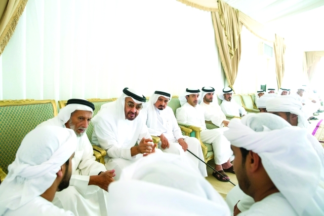 "■ محمد بن زايد وحميد النعيمي يواسيان ذوي الشهيد بحضور عبد الله بن زايد وخليفة بن طحنون وراشد بن حميد"