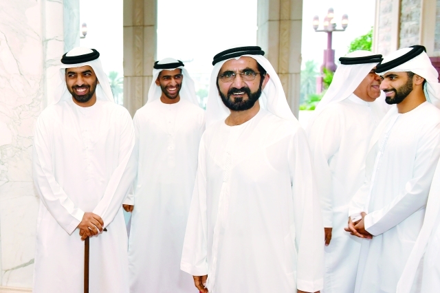 "■ محمد بن راشد خلال اللقاء بحضور منصور بن محمد وأحمد بن سعود"