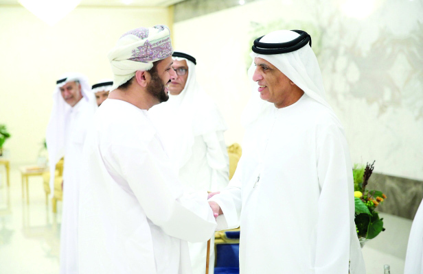"■ سعود بن صقر يتقبل تهاني السفير العماني"