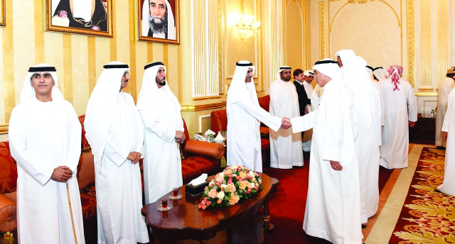 "■ حمد الشرقي بحضور محمد بن حمد خلال استقبال المهنئين برمضان"