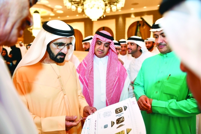 "محمد بن راشد يطلع على مكتشفات في المنطقة"