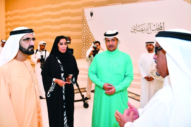 "محمد بن راشد يستمع لحديث ضاحي خلفان بحضور منى المري وعيد اليحيى"