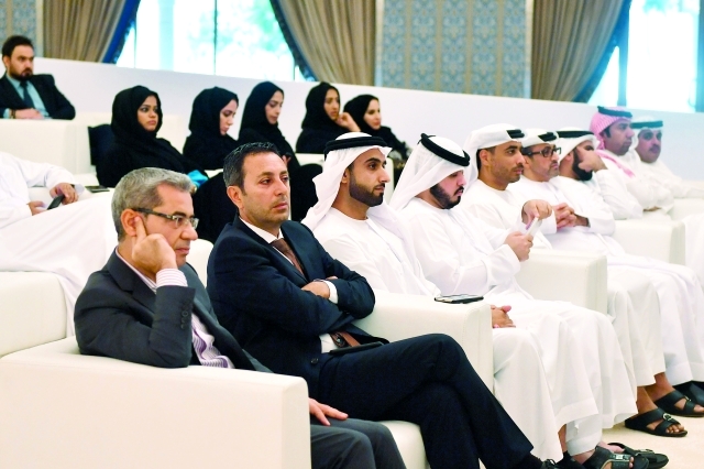 "رؤساء التحرير والإعلاميين خلال الجلسة"