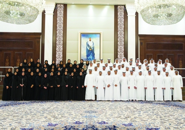 "محمد بن زايد مع أعضاء مجلس الإمارات للشباب بحضور شما المزروعي | وام"