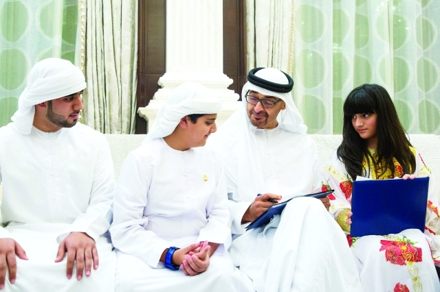 "محمد بن زايد في حديث أبوي مع أديب ودانة البلوشي   |  وام"