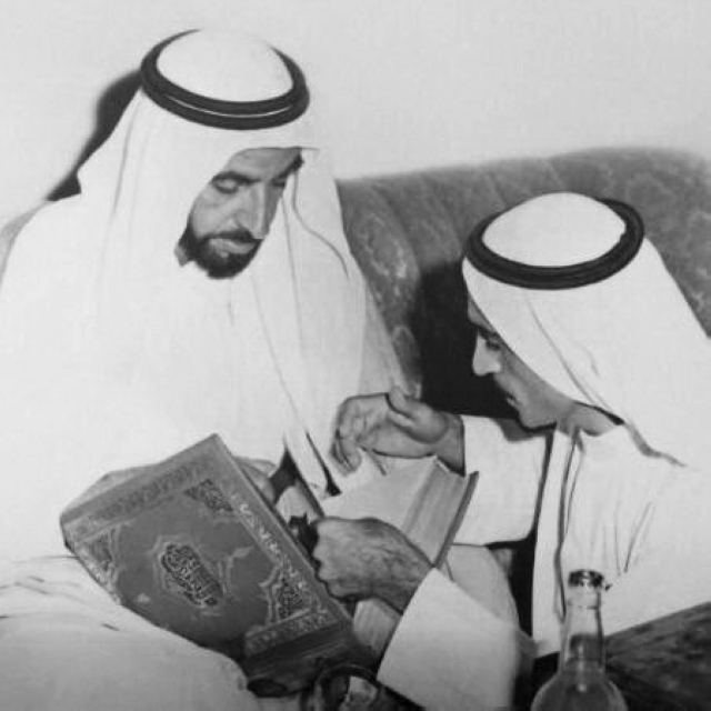 "مع المغفور له الشيخ زايد"