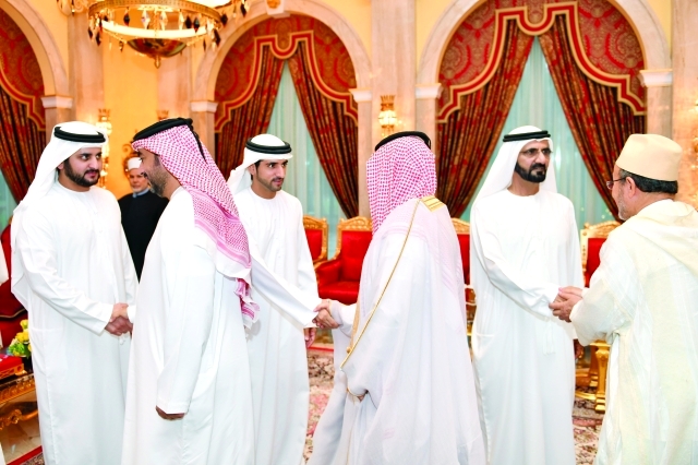 "سموه مستقبلاً العلماء بحضور حمدان ومكتوم وأحمد بن محمد"