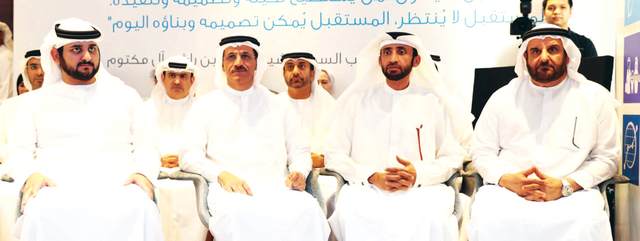 "مكتوم بن محمد وسلطان المنصوري ومحمد الشيباني وسامي القمزي وعبدالله الشيباني وإبراهيم الجناحي"