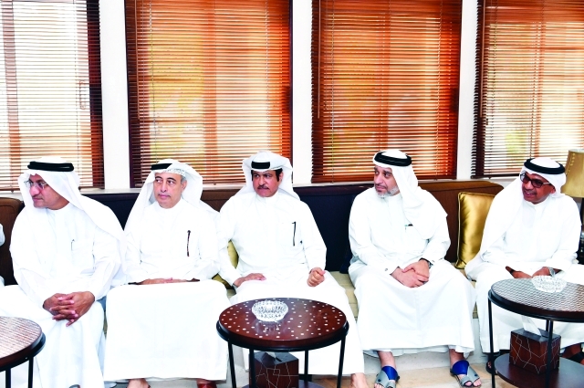"■ حميد القطامي وجانب من حضور مجلس العزاء"